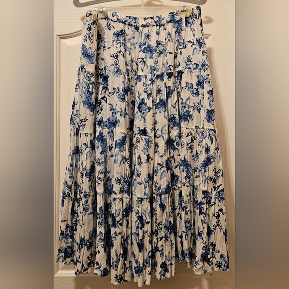 Gently Used Blew and off White Crinkle Skirt - Picture 2 of 3